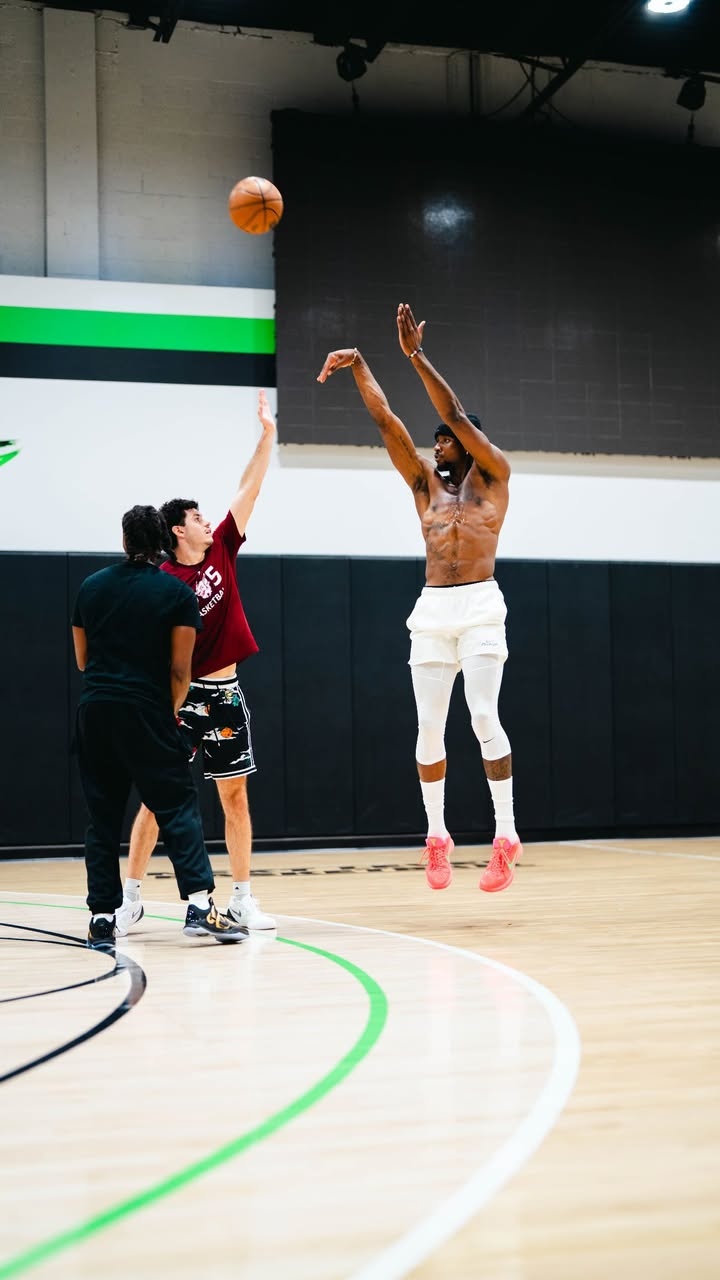 库明加社交媒体发布大量训练动态 展现刻苦训练日常