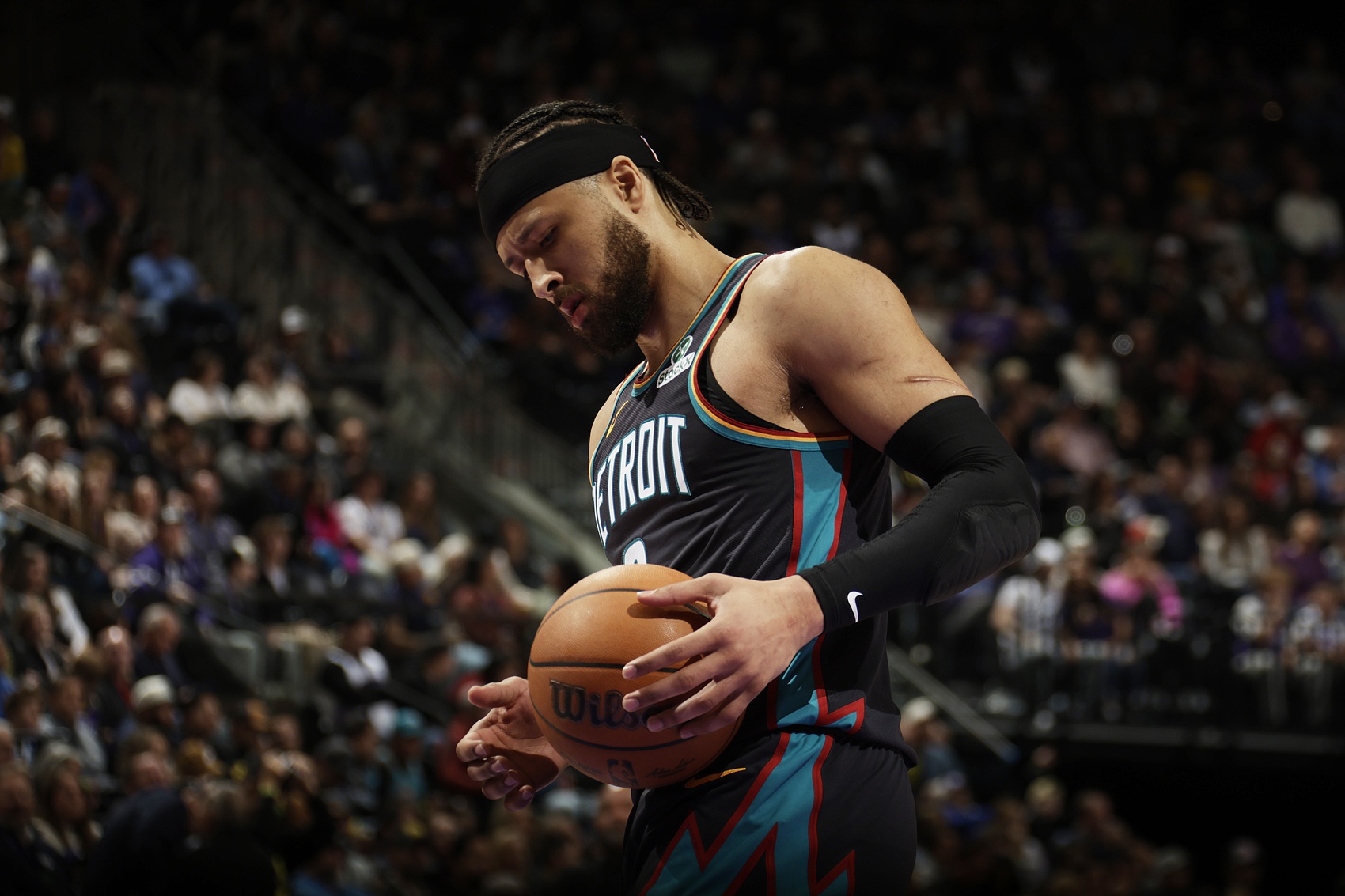 pg电子开户-16中3&amp;三分7中0得10分！奥特：我们换防坎宁安对他进行持球压迫