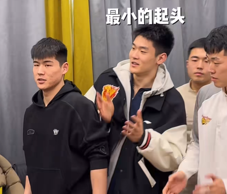 pg电子玩法-广东为胡明轩庆生！杜锋高待遇，多人摁头往蛋糕砸，想报复却未果